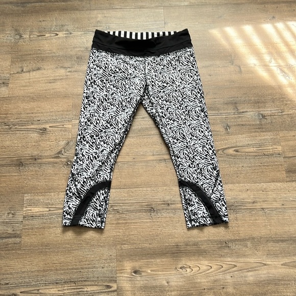 Lululemon Run Inspire Crop II Luxtreme Workout Yoga Leggings Activewear size 8 - Picture 1 of 9